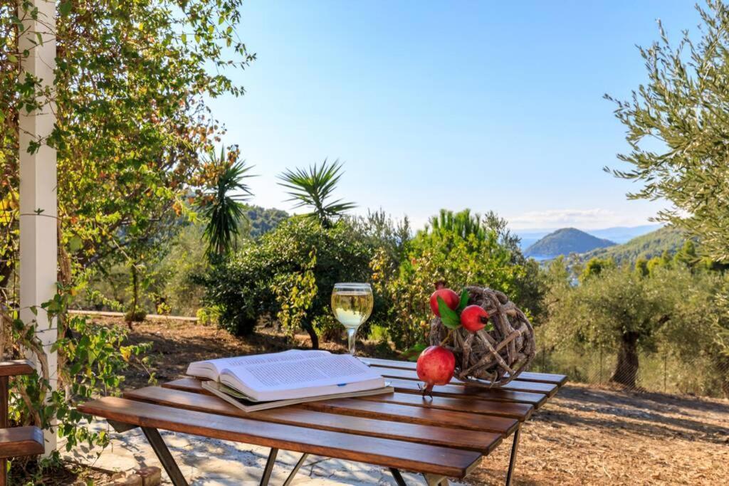 Nina-Myrtia Countryside House Skopelos Ditropo Eksteriør bilde